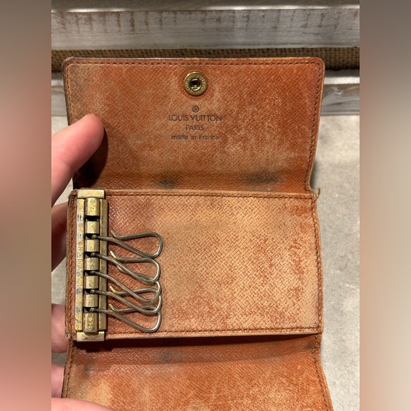 Louis Vuitton Monogram Key Holder - Picture 7 of 15